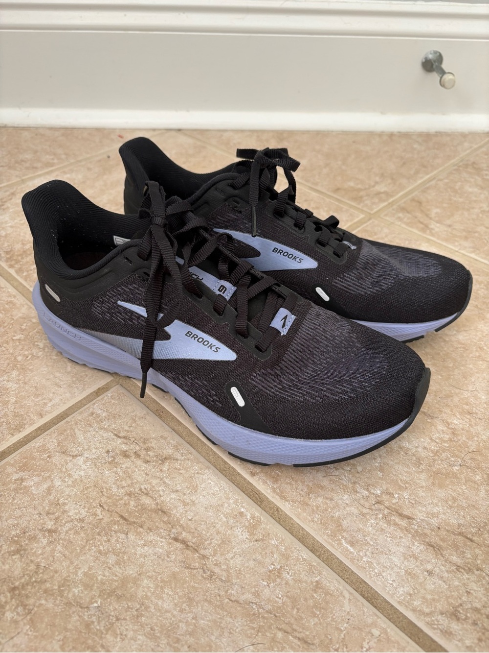 black and purple-gray Brooks Launch 9 women's running shoes sz 7.5